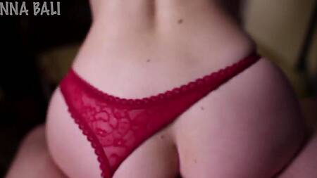 Красивая нимфоманка просит парня по дружески ее трахнуть раком