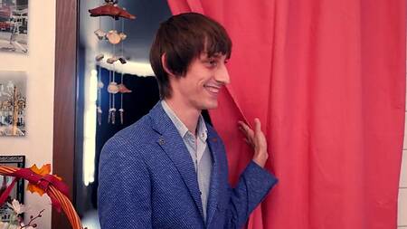 Сексуальная домохозяйка с классными сиськами предлагает секс раком на завтрак