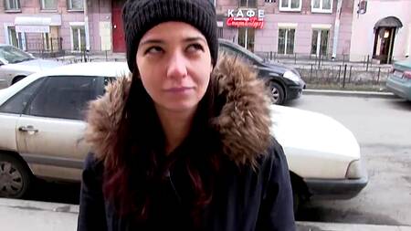 Наивная русская девушка хочет быть известной и успешной после порно кастинга