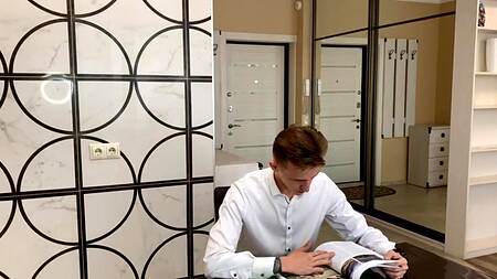 Выпорол раком молоденькую русскую ассистентку в чулках на работе