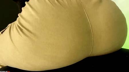 Рыжая бестия с круглой жопой поработала ртом и попрыгала на члене