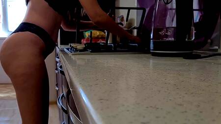 Спасатель грубо трахнул раком жопастую домохозяйку застрявшую в трубе