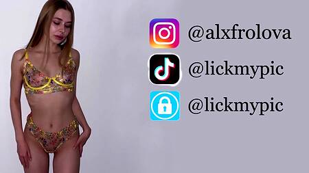 Подбодрил расстроенную подругу трханув и накормив спермой от первого лица