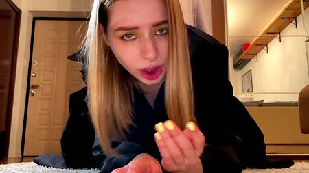 Подбодрил расстроенную подругу трханув и накормив спермой от первого лица