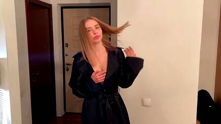 Подбодрил расстроенную подругу трханув и накормив спермой от первого лица