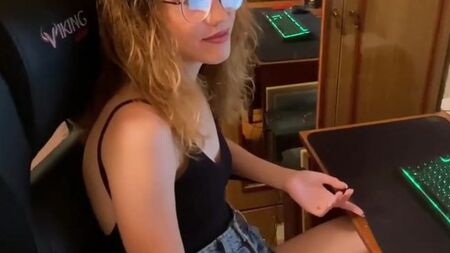 Натянул упругую попку русской студентки в обмен на решение задачи по математики