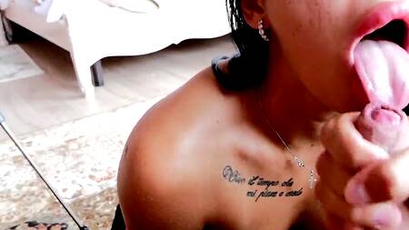 Загорелая проститутка по вызову любит когда кончают в рот после секса