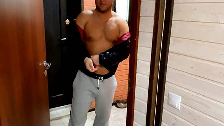 Куколд предлагает пожестче оттрахать его подружку в сладкую тугую задницу