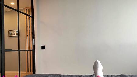 Грудастая блондинка с секс игрушками в каждой дырке пришла к парню на жаркий секс