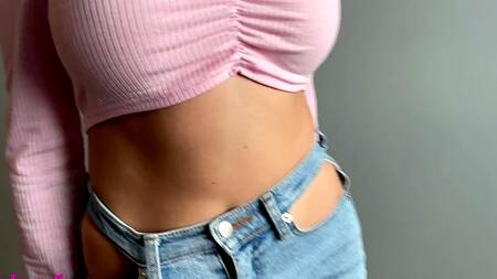 Грудастая блондинка с секс игрушками в каждой дырке пришла к парню на жаркий секс