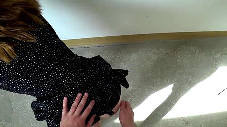 Молодая парочка по тихому трахается в подъезде раком между этажами