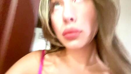 Новое сексуальное белье грудастой подружки заставило парня кончить дважды