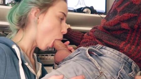 Развратная сестренка дает себя трахнуть задроту брату за домашку по физике