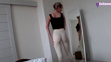 Возбудился от вида красивой задницы подружки и предложил отсосать