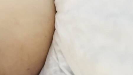 Русская шлюшка с силиконовыми сиськами ублажает зрелого мужчину и его очко