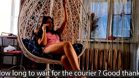 Курьер оттрахал раком бывшую жопастую подружку, которая заказала пиццу и секс