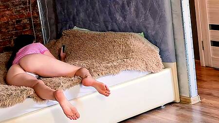 Курьер оттрахал раком бывшую жопастую подружку, которая заказала пиццу и секс