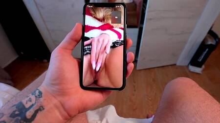 Красивая телочка побаловала давнего женатого друга узким аналом и розовой киской