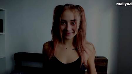 Рыженькая куколка отработала ртом и розовой киской новенький Айфон 13