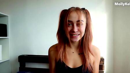 Рыженькая куколка отработала ртом и розовой киской новенький Айфон 13