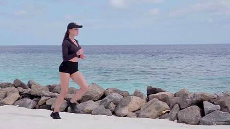 Первоклассная красотка оседлала большой член психолога борясь с одиночеством