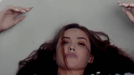 Первоклассная красотка оседлала большой член психолога борясь с одиночеством