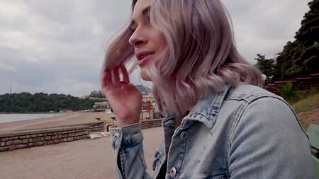 Брошенная малышка разрешила трахнуть анальную дырочку едва знакомому парню