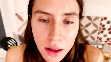 Худенькая шлюшка разводит на секс друзей мужа, а затем ублажает и его