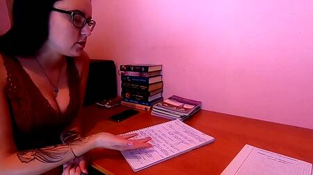 Бесстыжая брюнетка взяла в рот и киску член родного брата, чтобы отомстить бойфренду