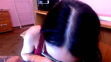 Бесстыжая брюнетка взяла в рот и киску член родного брата, чтобы отомстить бойфренду