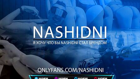 Кучерявая шалунья хочет жаркого завершения прогулки с кремпаем в бритую письку