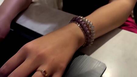 Выпившие русские лесбиянки увлеченно оттрахали киски вибратором и нежно облизали