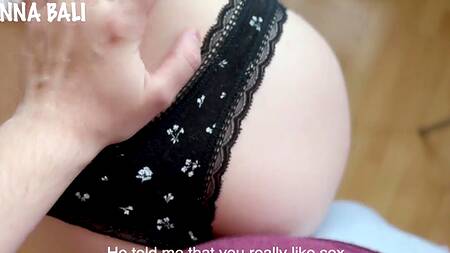 Близкое знакомство с сексуальной подружкой друга в позе раком на кухне