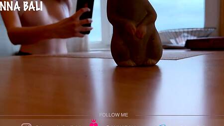 Заткнул шлюховатой сестричке с красивыми сиськами рот и скормил всю сперму