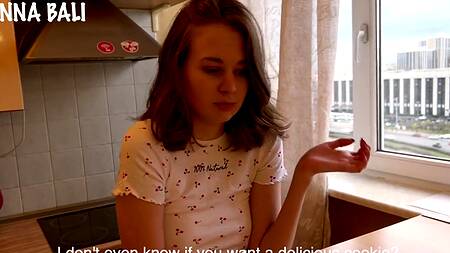 Заткнул шлюховатой сестричке с красивыми сиськами рот и скормил всю сперму