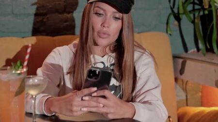 Грудастая малышка сняла в клубе парня, чтобы как следует оттрахал ее шикарный зад