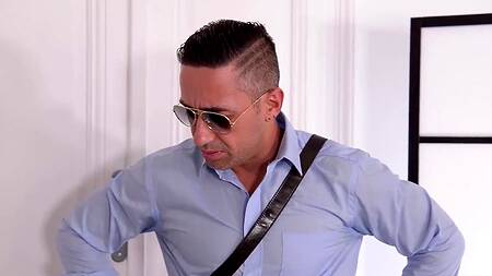 Муж и любовник наказали похотливую брюнетку в жопу двумя членами