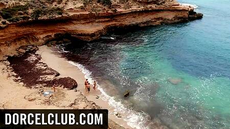 Секс путешествие для жарких малышек, готовых трахаться на каждом пит стопе - Порнофильм ROAD TRIP