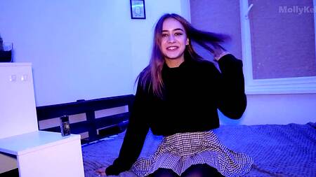 В жесткой форме отодрал шаловливую подружку в короткой юбке, спустив сперму в ее рот