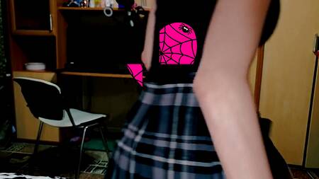 Худенькая студентка развела на секс симпатичного компьютерного мастера