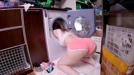 Сестра, я же тебя из стиралки вытащил — теперь и ты мне помоги Мне нравится твой член, брат — сестрёнка прыгает на члене и стонет от кайфа на 07:33   Модель:Sia Siberia  Категория: русское