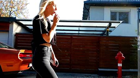 Вот как надо снимать девушек — показал блондинке обратную сторону горы и она сама взяла член в рот на 06:21. Вставляет незнакомке член глубоко в горло на 08:25   Модель:Julia Rain Автор:Devils Kos  Категория: русское