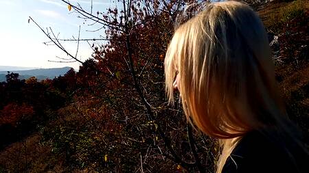 Вот как надо снимать девушек — показал блондинке обратную сторону горы и она сама взяла член в рот на 06:21. Вставляет незнакомке член глубоко в горло на 08:25   Модель:Julia Rain Автор:Devils Kos  Категория: русское