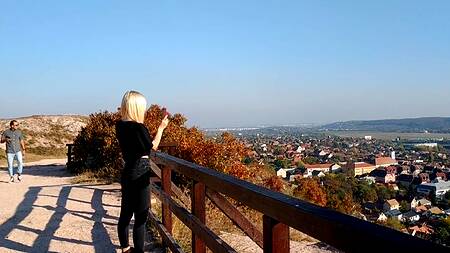 Вот как надо снимать девушек — показал блондинке обратную сторону горы и она сама взяла член в рот на 06:21. Вставляет незнакомке член глубоко в горло на 08:25   Модель:Julia Rain Автор:Devils Kos  Категория: русское