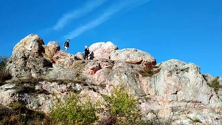Вот как надо снимать девушек — показал блондинке обратную сторону горы и она сама взяла член в рот на 06:21. Вставляет незнакомке член глубоко в горло на 08:25   Модель:Julia Rain Автор:Devils Kos  Категория: русское