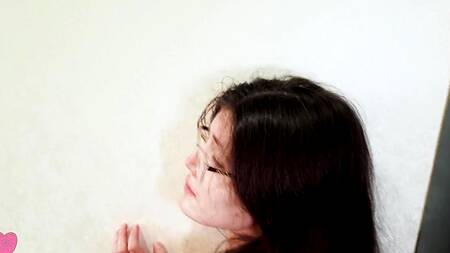 Грубо отодрал в глотку скромную жену должника, обкончав все ее милое личико