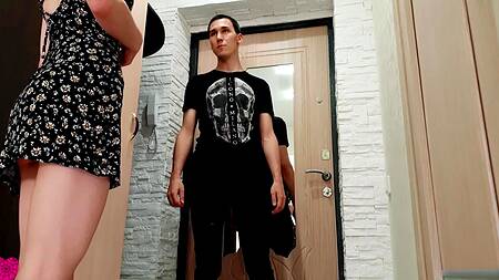 Грубо отодрал в глотку скромную жену должника, обкончав все ее милое личико