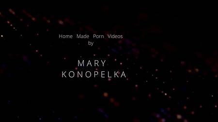 Русская шлюшка осуществила мечту и отсосала парню с большим членом