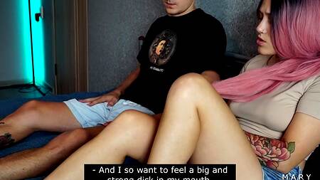 Русская шлюшка осуществила мечту и отсосала парню с большим членом