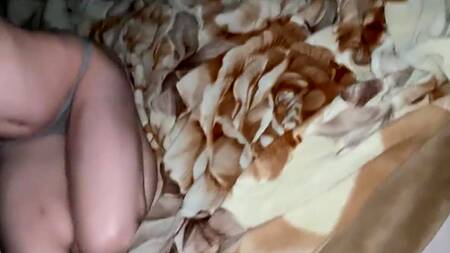 Грудастой блондиночке вздумалось попрыгать на члене перед сном и съесть немного спермы